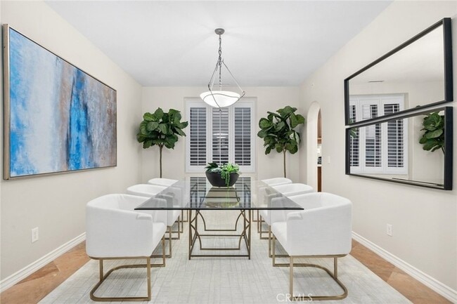 Building Photo - 33 Tall Hedge