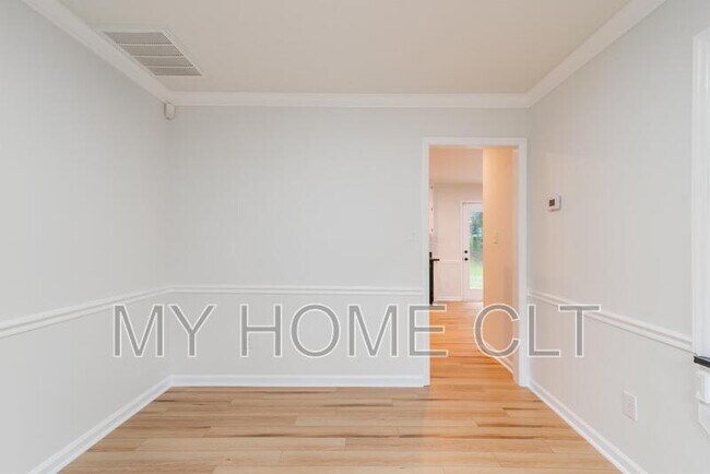 Building Photo - 8413 Woodford Bridge Dr