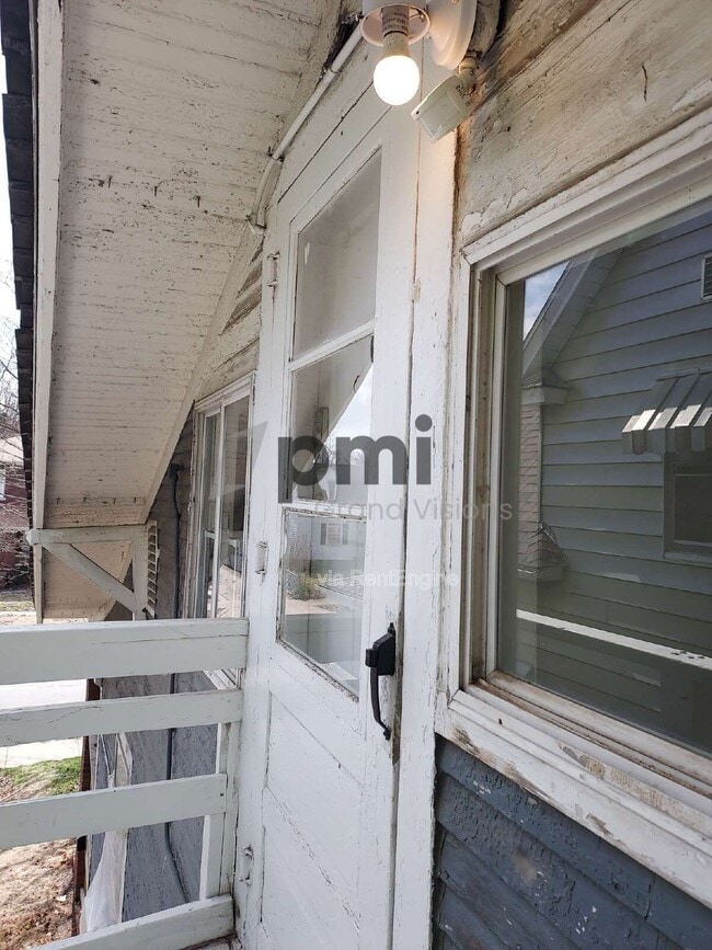 Building Photo - 1920 E Wood St