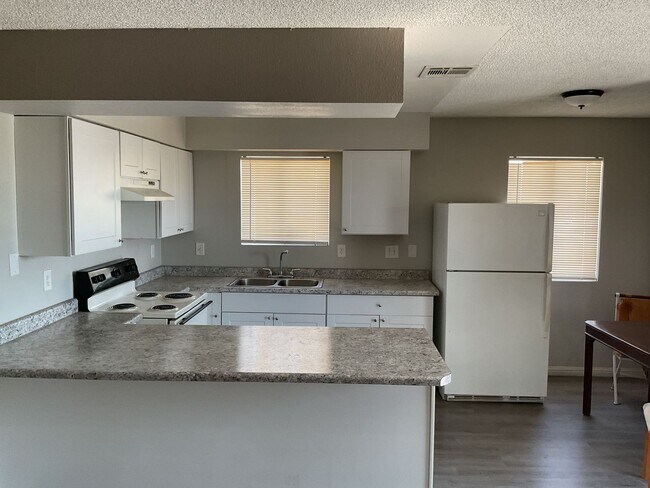 Building Photo - ? Renovated 2-Bed Oasis in the Heart of Do...