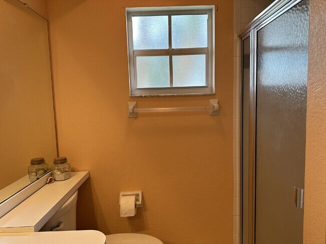 Building Photo - You'll love this charming 3/2/2 home in th...