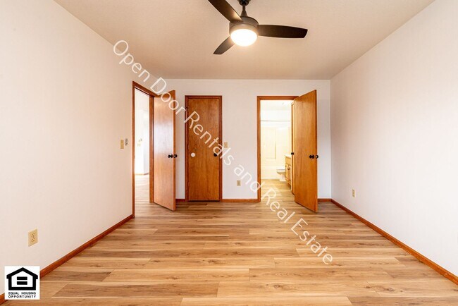 Building Photo - 1510/1512 Fieldstone Dr.