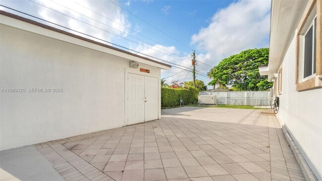 Building Photo - 2900 SW 92nd Ave