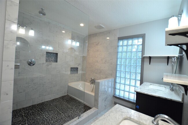 Building Photo - 2 Arnica Ct