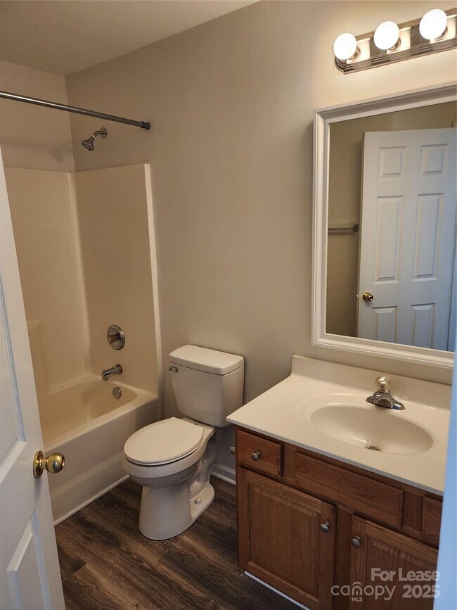 Building Photo - 15258 Crossing Gate Dr