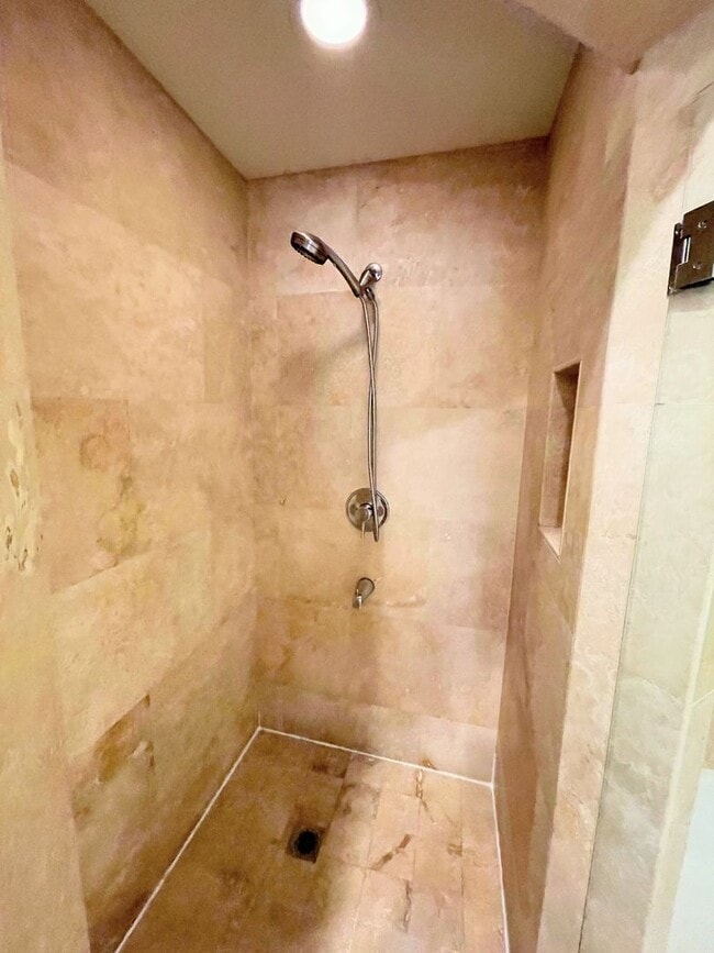 Building Photo - Studio City living at a great price. 3bd/2ba condo, dual parking, water/trash included!