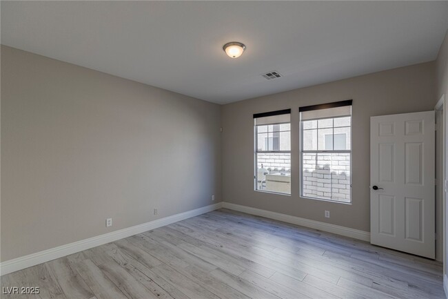 Building Photo - 2510 Putting Green Dr