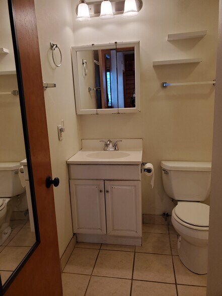 Building Photo - 1560 E Irving Plz