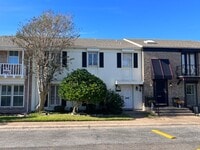 Building Photo - Townhome