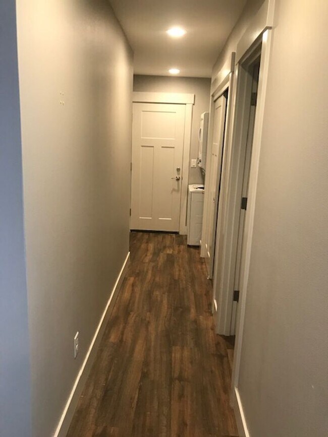 Building Photo - 7936 SE Raymond St