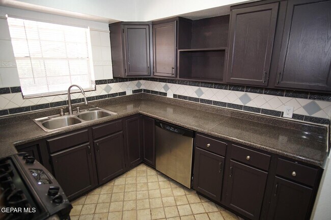 Building Photo - 4924 Winthrop Dr