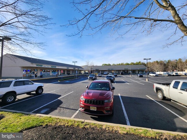 Building Photo - 5 Summit Ct