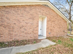 Building Photo - 115 Susan Dr