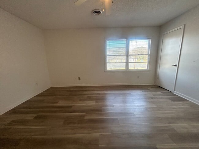 Building Photo - 1723 Stahl St