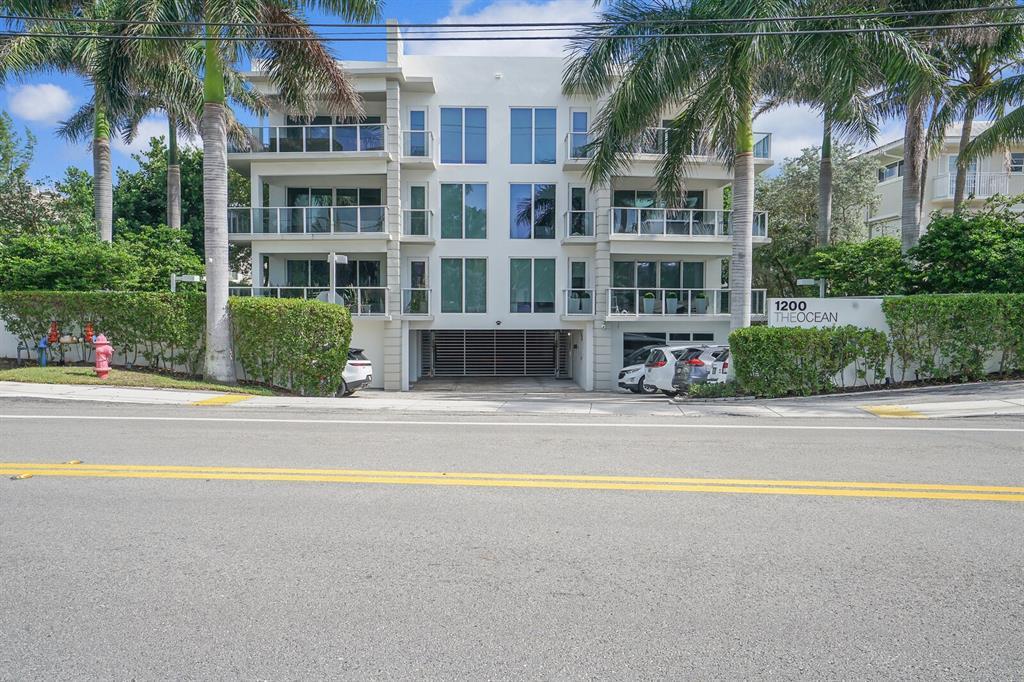 Building Photo - 1200 Hillsboro Mile