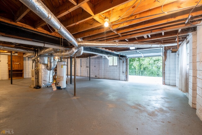 Building Photo - 2926 Gresham Rd S E