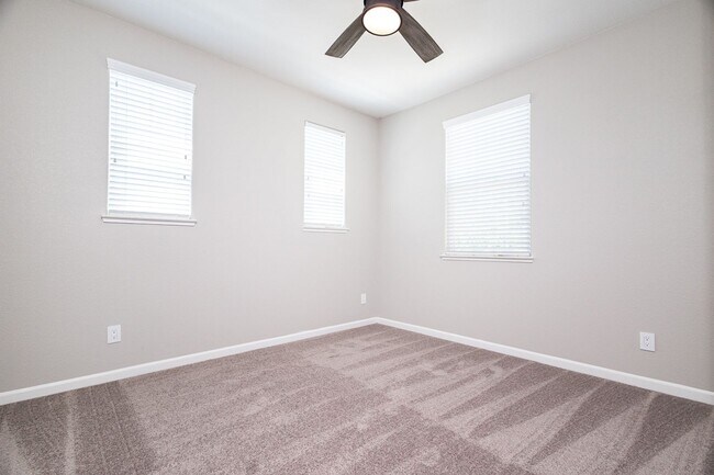 Building Photo - 9733 Tribeca Dr