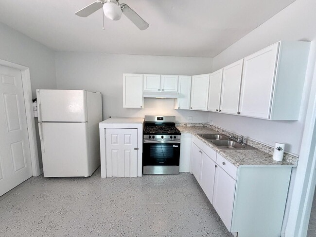 Building Photo - 1007 N Tamarind Ave