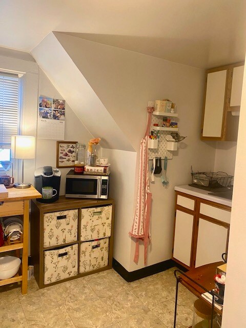 Building Photo - 2222 W Dickens Ave