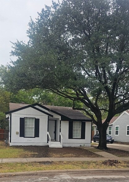 Building Photo - 1110 NE 17th St