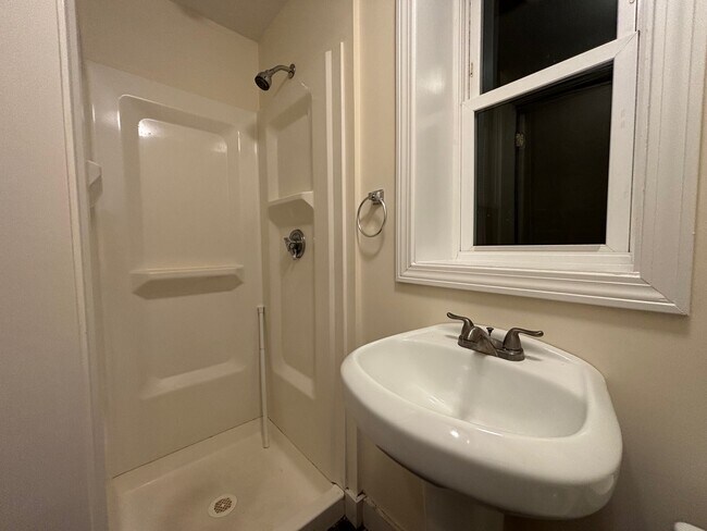 Building Photo - 53 Joy St