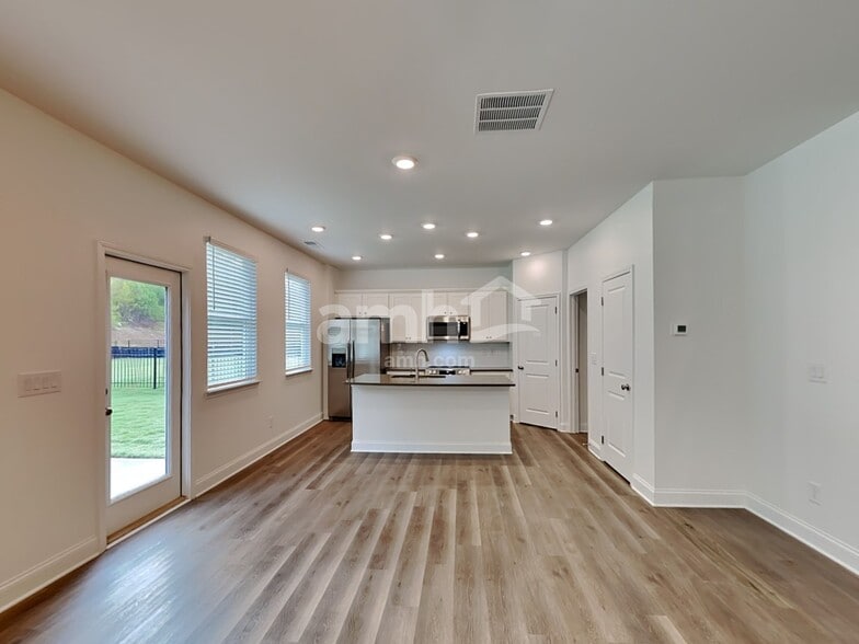 Building Photo - 1043 Highland Walk