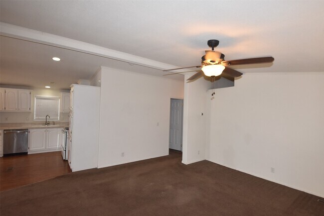 Building Photo - 10007 Elderberry Park Ln