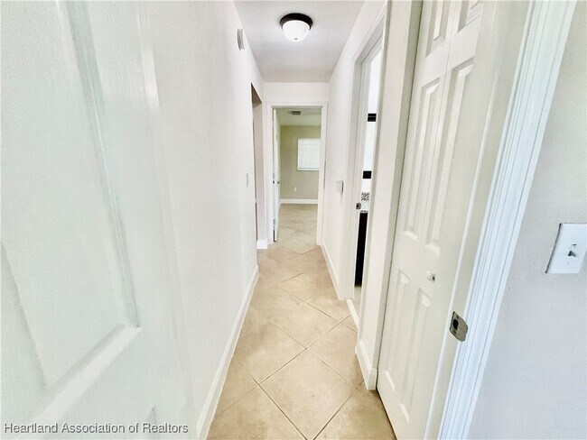 Building Photo - 1409 Palm Way