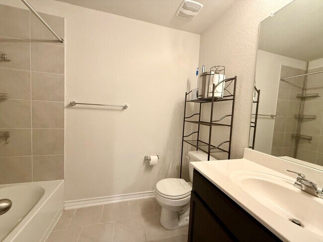 Building Photo - 13512 Boothe Grv