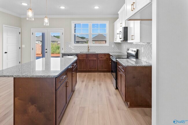 Building Photo - 243 Susan Lynn Dr