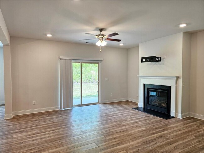 Building Photo - 7875 Tiberon Pkwy