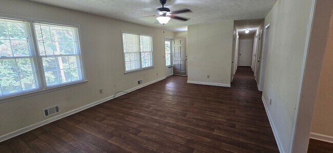 Building Photo - 132 Johnson Dr