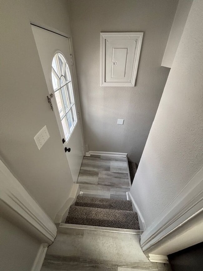 Building Photo - 4 Bedroom 2 Bath House by Frontier Park