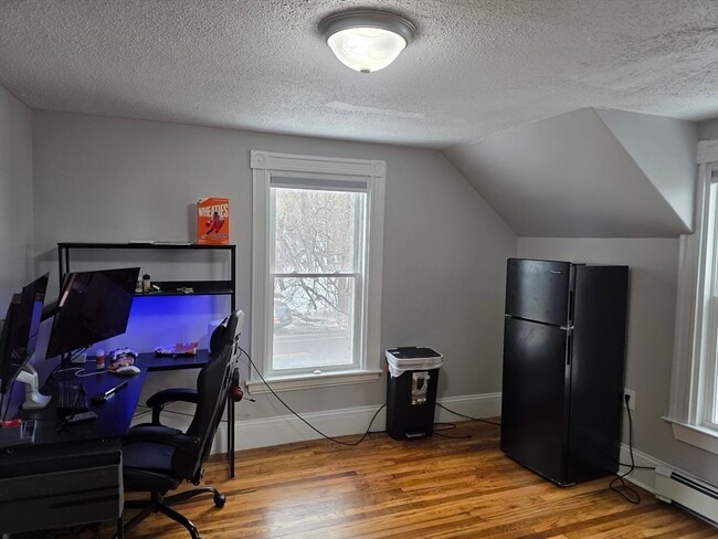 Building Photo - 1081 Main St