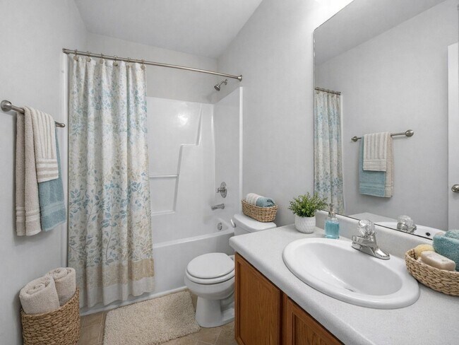 Building Photo - !! SPECIAL HALF OFF SECOND MONTH'S RENT !! Beautiful 3BR 2.5BA Townhome w/ Fenced Patio • In-Unit...