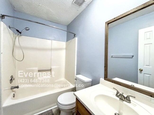 Building Photo - 3307 Pinewood Terrace