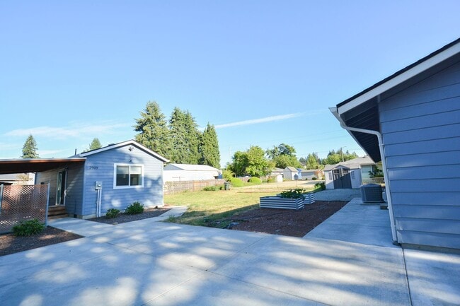 Building Photo - 2911 NE 124th Ave