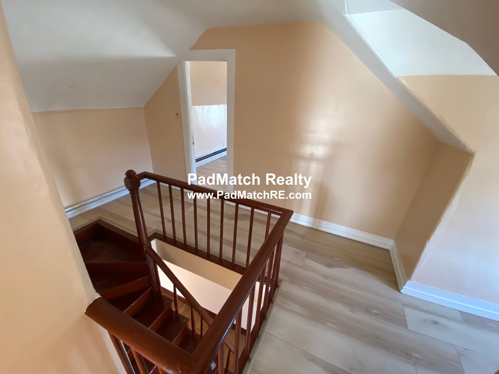 Building Photo - 1073 River St