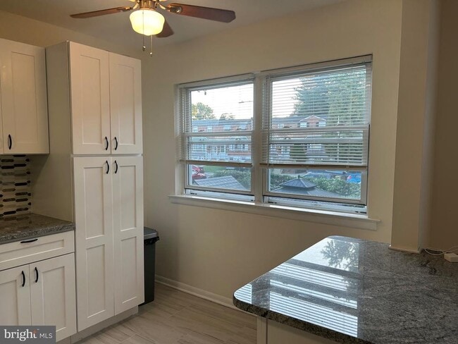 Building Photo - 3004 Secane Dr