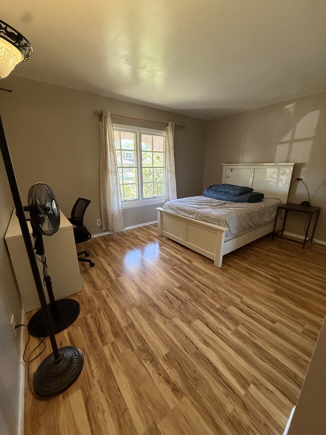 Building Photo - 3613 Ramona Dr