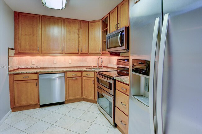 Building Photo - 2500 Parkview Dr