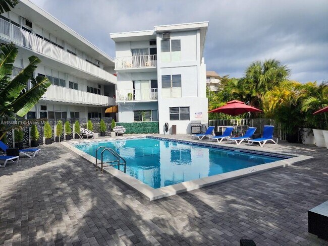 Building Photo - 2101 Normandy Dr