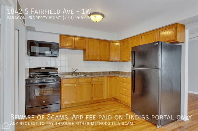 Building Photo - 1842 S Fairfield Ave