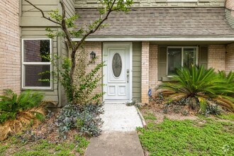 Building Photo - 6403 Chimney Creek Cir