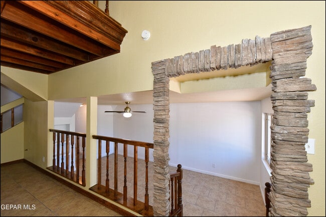 Building Photo - 908 Bolivia St