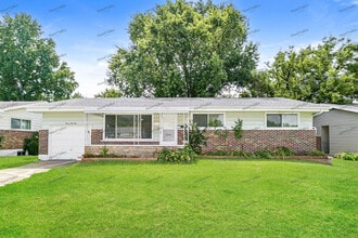 Building Photo - 2210 Hollis Dr