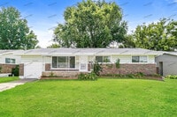Building Photo - 2210 Hollis Dr