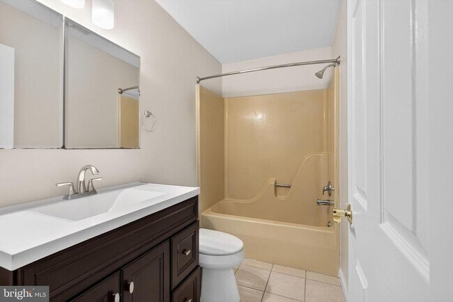 Building Photo - 613 Candlestick Ln