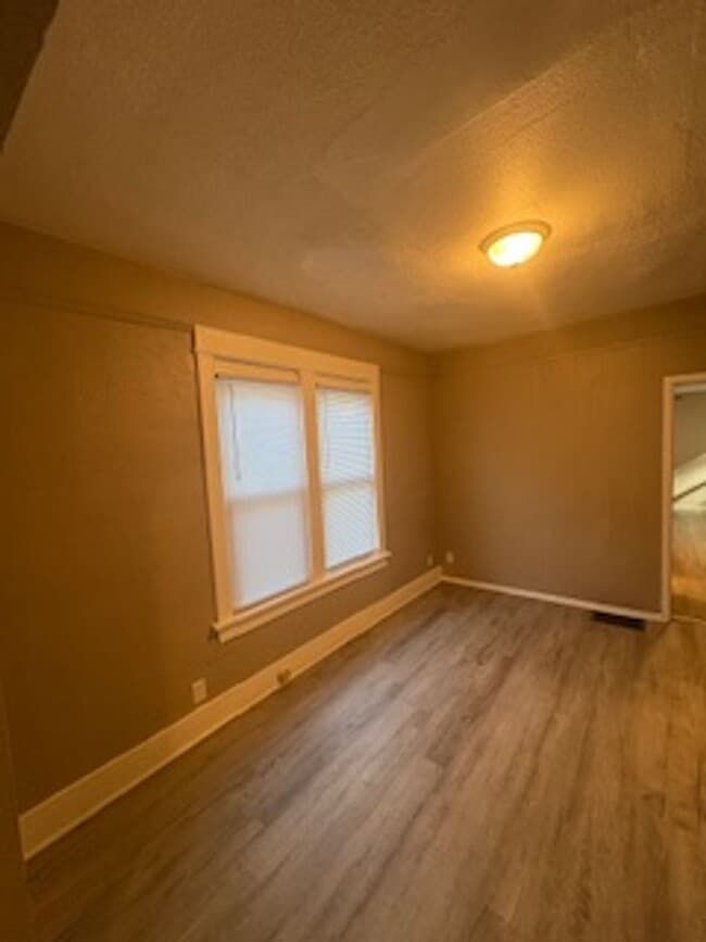 Building Photo - 3 Bedroom / 2 Bathroom House in Peoria, IL