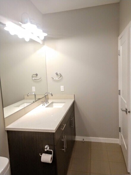 Building Photo - 1906 SE Tacoma St